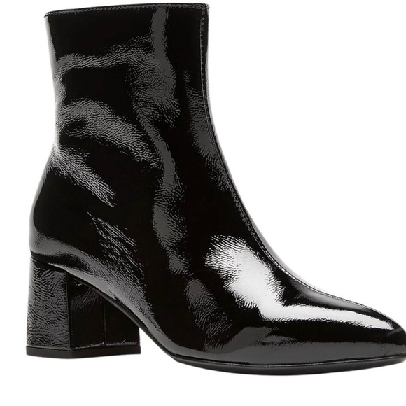 La CANADIENNE Glossy Black Ankle Boots - Picture 1 of 3